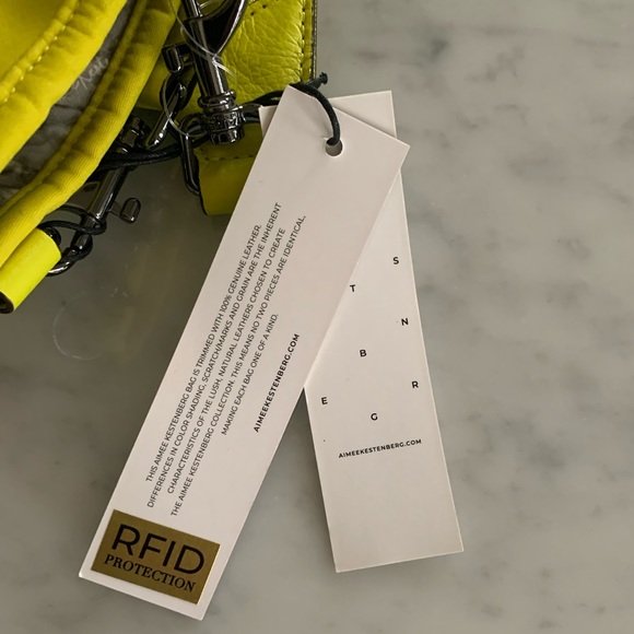 NWT Aimee Kestenberg ‘On top of the world’ bottle, phone, cards $ cross body - Picture 10 of 12